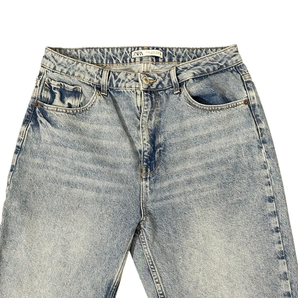 Zara High Rise Straight Leg Raw‎ Hem Light Wash Denim Jeans Women's Size 10